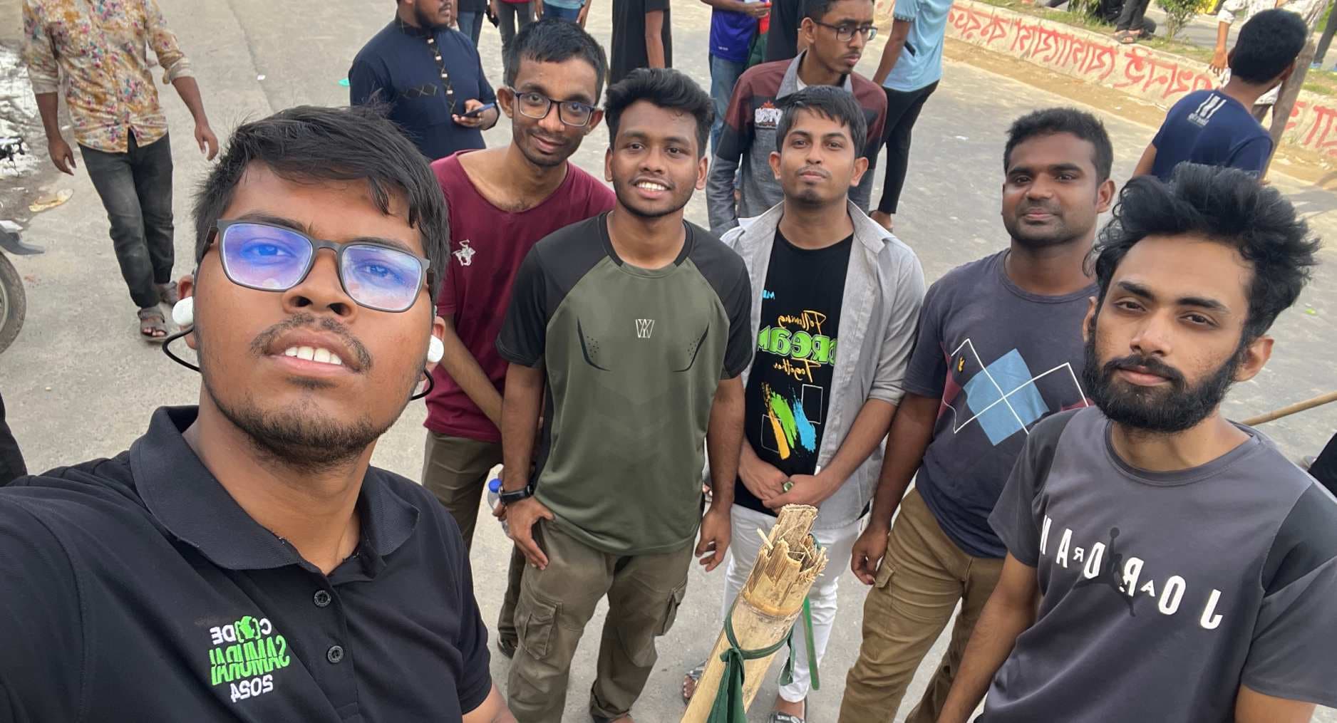 নিজ জেলায় আন্দোলনে অংশগ্রহণ।